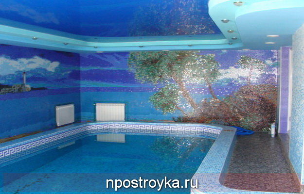 Натяжные потолки в бассейне