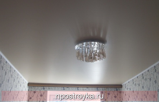 Матовые бежевые натяжные потолки