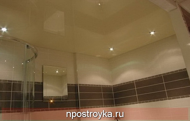Глянцевый натяжной потолок в ванной Глянцевый натяжной потолок в ванной
