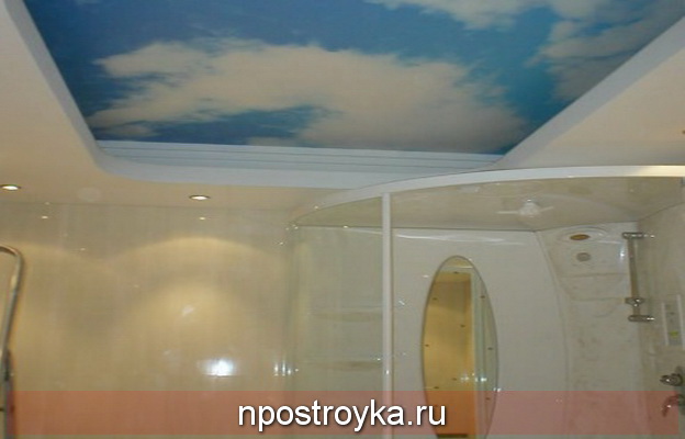 Матовый натяжной потолок с фотопечатью облака в ванной Матовый натяжной потолок с фотопечатью облака в ванной
