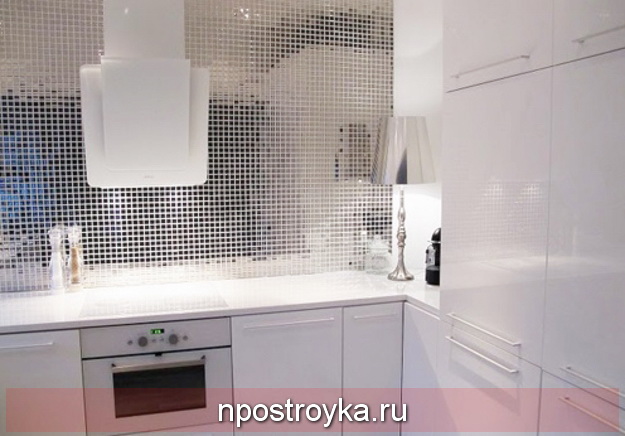 зеркальная плитка на кухне