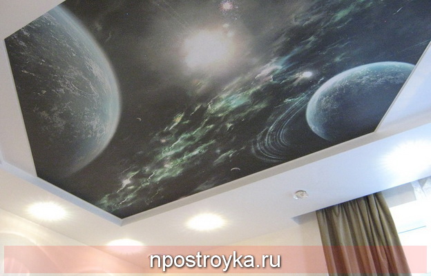 натяжной потолок в интерьере Хай-тек