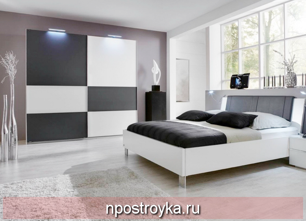 Натяжные потолки матовые в спальне 20 кв.м.