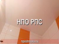 глянцевый натяжной потолок фото