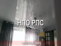 глянцевый натяжной потолок фото