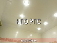 глянцевый натяжной потолок фото
