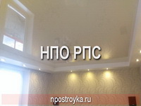 глянцевый натяжной потолок фото