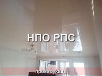 глянцевый натяжной потолок фото