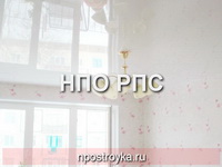 глянцевый натяжной потолок фото