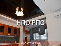 глянцевый натяжной потолок фото