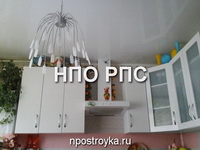 глянцевый натяжной потолок фото