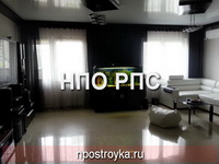 глянцевый натяжной потолок фото