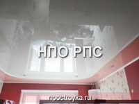 глянцевый натяжной потолок фото